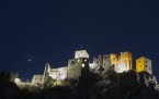 2020-04-03: Hviezdna obloha a nad Hradom Strečno. Foto: J. Mäsiar a K. Vlčková, Krajská hvezdáreň v Žiline 2020-04-03: Hviezdna obloha a nad Hradom Strečno. Foto: J. Mäsiar a K. Vlčková, Krajská hvezdáreň v Žiline